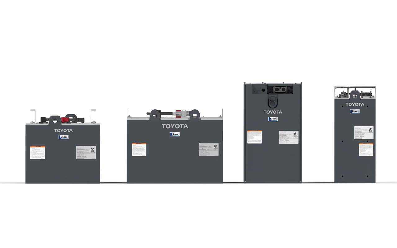 quatre batteries lithium-ion de tailles différentes affichées côte à côte