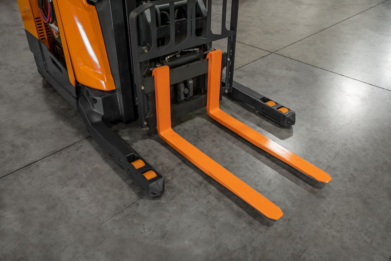 High Capacity Reach Truck Forks Close Base Legs