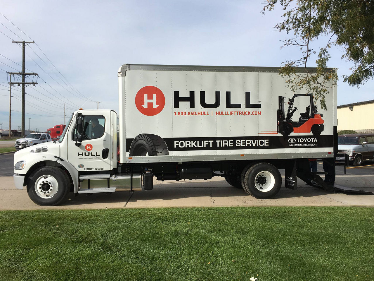 Hull Toyota Lift: Camión de servicio de neumáticos