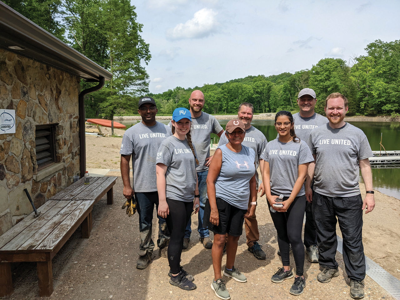 Empleados de Toyota que hacen voluntariado con United Way